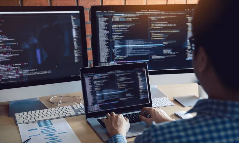 数据科学选型：R与Python如何赋能常山县网站建设？